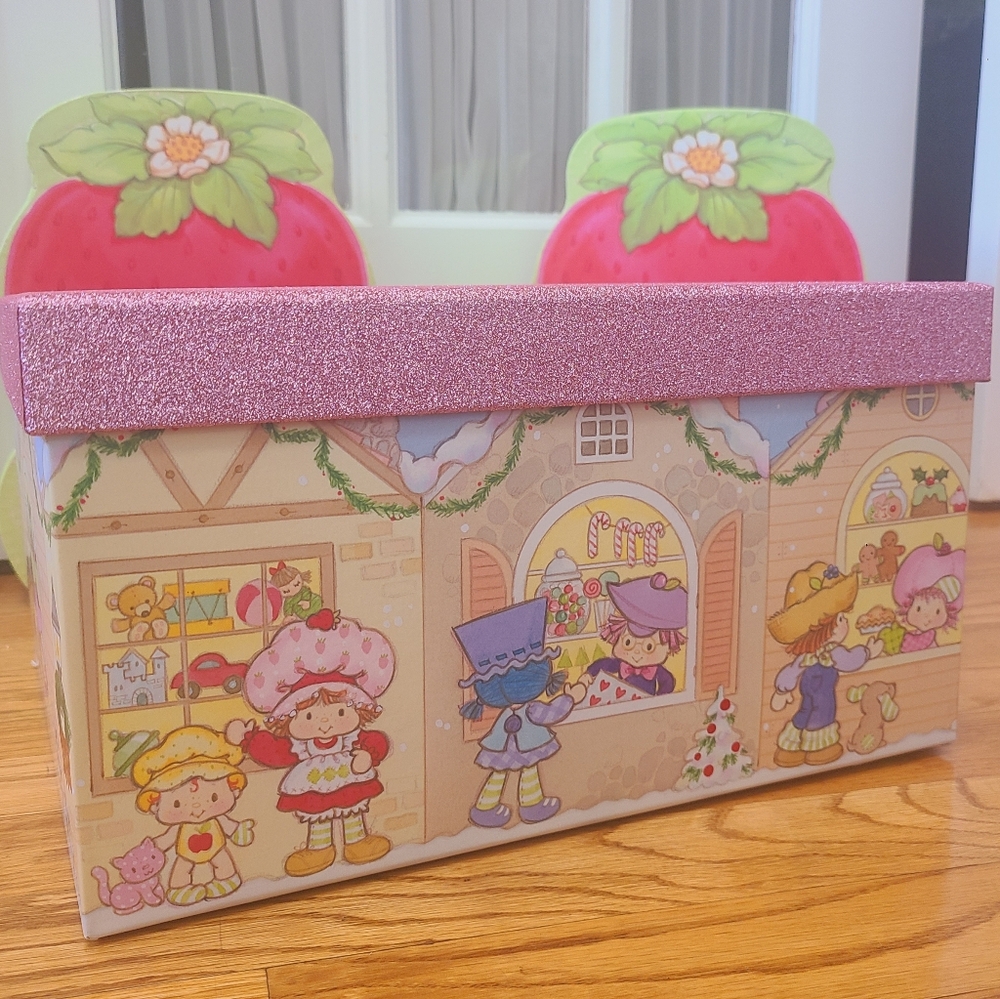 Strawberry Shortcake Box ๐ - Picture 3 of 5